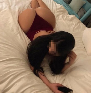 💋 Умею доставлять наслаждение и ощутить каждую твою тайну. 🌟 Запомни меня, я знаю, как сделать тебя счастливым. 😘 Живу в Москве, городе страсти и возможностей. 🌆 У меня есть фото, чтобы ты мог оценить мои очаровательные формы. 📸 Встреча со мной - это незабываемый опыт, от которого ты захочешь снова и снова. 💫 Не жди, позвони мне прямо сейчас, и я превратю твою фантазию в реальность. 🔥😉 Дашуля