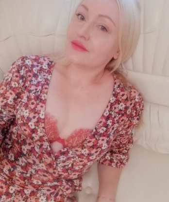 Со мной ты окунешься в мир страсти и удовольствия. У меня есть нежные руки и умелый язычок, которыми я умею доставить незабываемое наслаждение. Я мастерски владею искусством оральных ласк и глубокого минета, а моя узкая и горячая киска жаждет твоего внимания.
Помимо классического секса я готова попробовать с тобой новые приятные шалости, будь то анальный или групповой секс, ролевые игры или лесби-шоу с моей подругой. Фото со мной 100% настоящие, без фотошопа, так что ты точно получишь то, что видишь.
Мои умения и мое тело оставят тебя безразличным. Ты точно не пожалеешь об уделенном мне времени. Жду встречи в Москве, городе наших возможностей. 💋💕🔥 Евгения